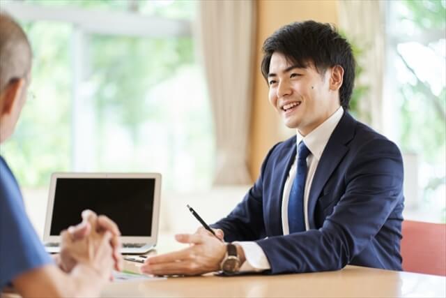 補聴器を自宅で調整できる出張サービスのメリット